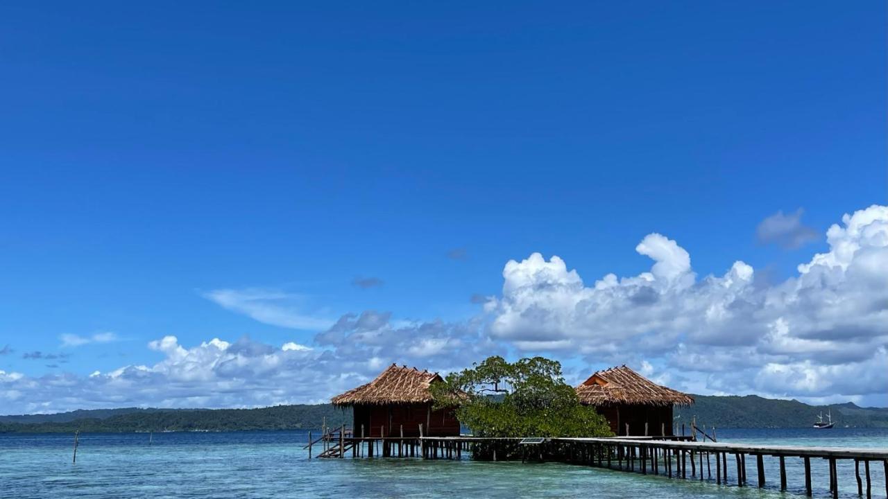 Nyande Raja Ampat Hotel Pulau Mansuar Exterior photo