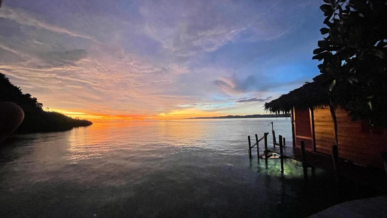 Nyande Raja Ampat Hotel Pulau Mansuar Exterior photo