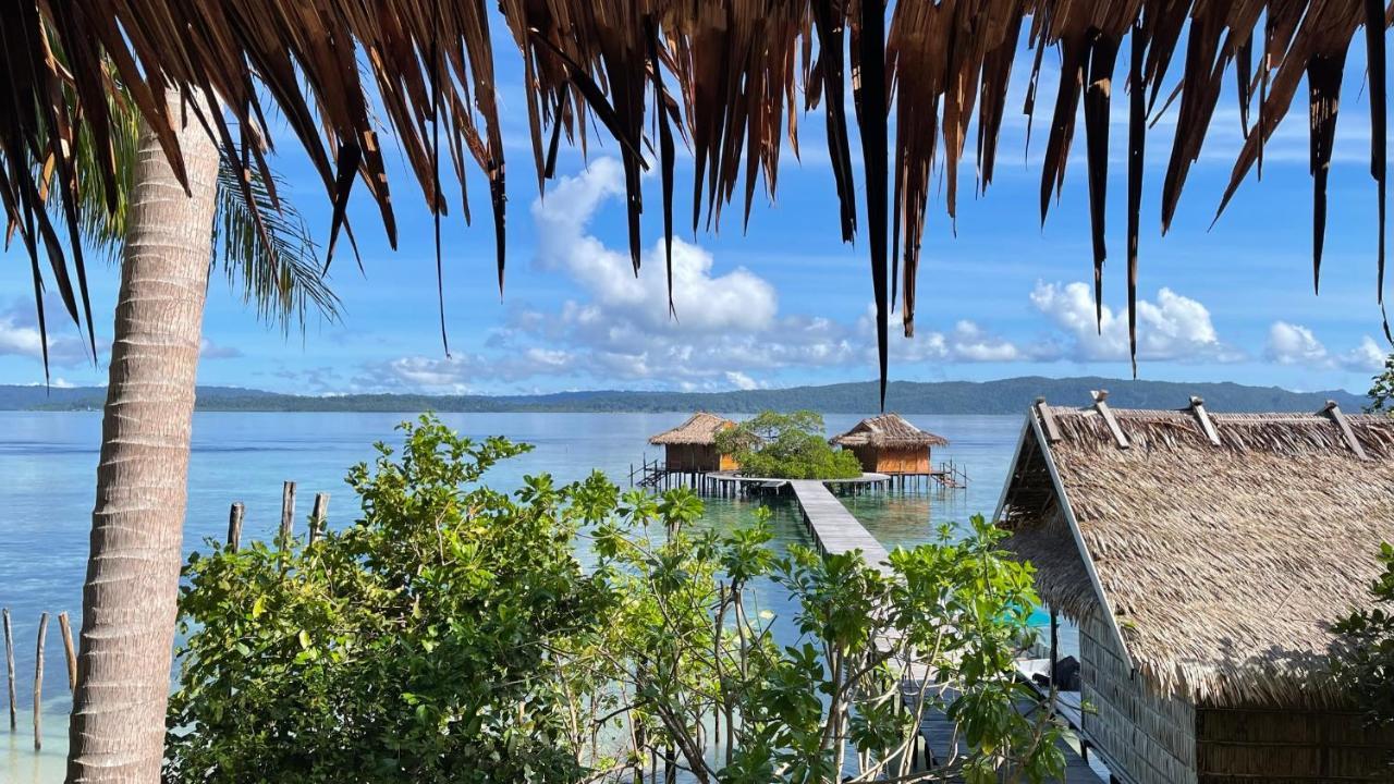 Nyande Raja Ampat Hotel Pulau Mansuar Exterior photo