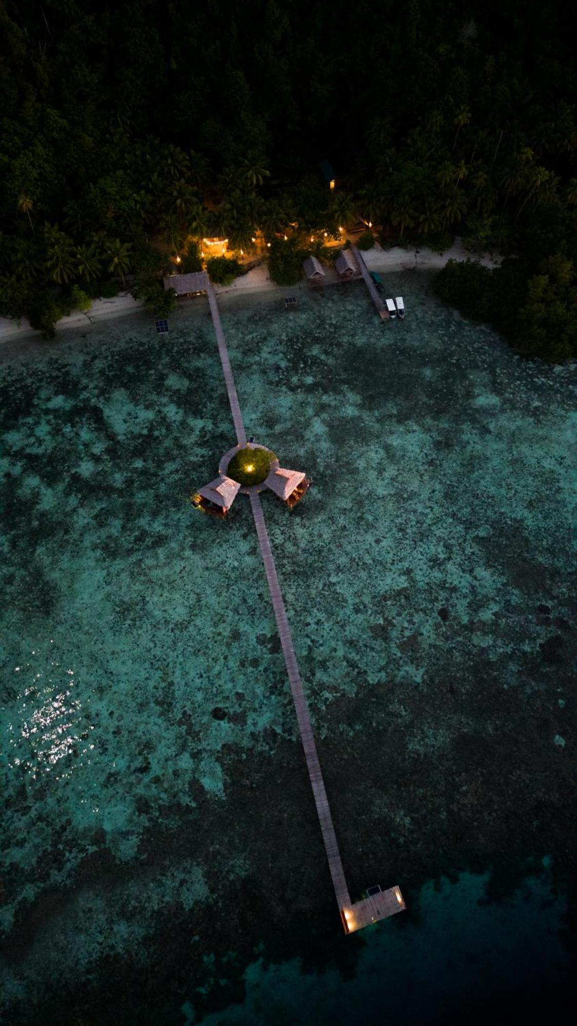 Nyande Raja Ampat Hotel Pulau Mansuar Exterior photo