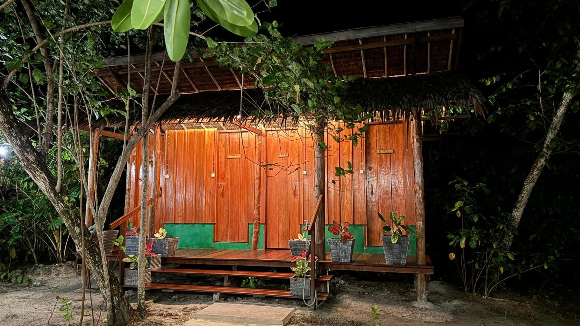 Nyande Raja Ampat Hotel Pulau Mansuar Exterior photo