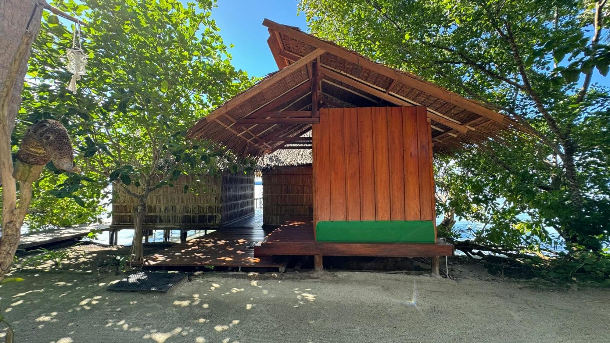 Nyande Raja Ampat Hotel Pulau Mansuar Exterior photo